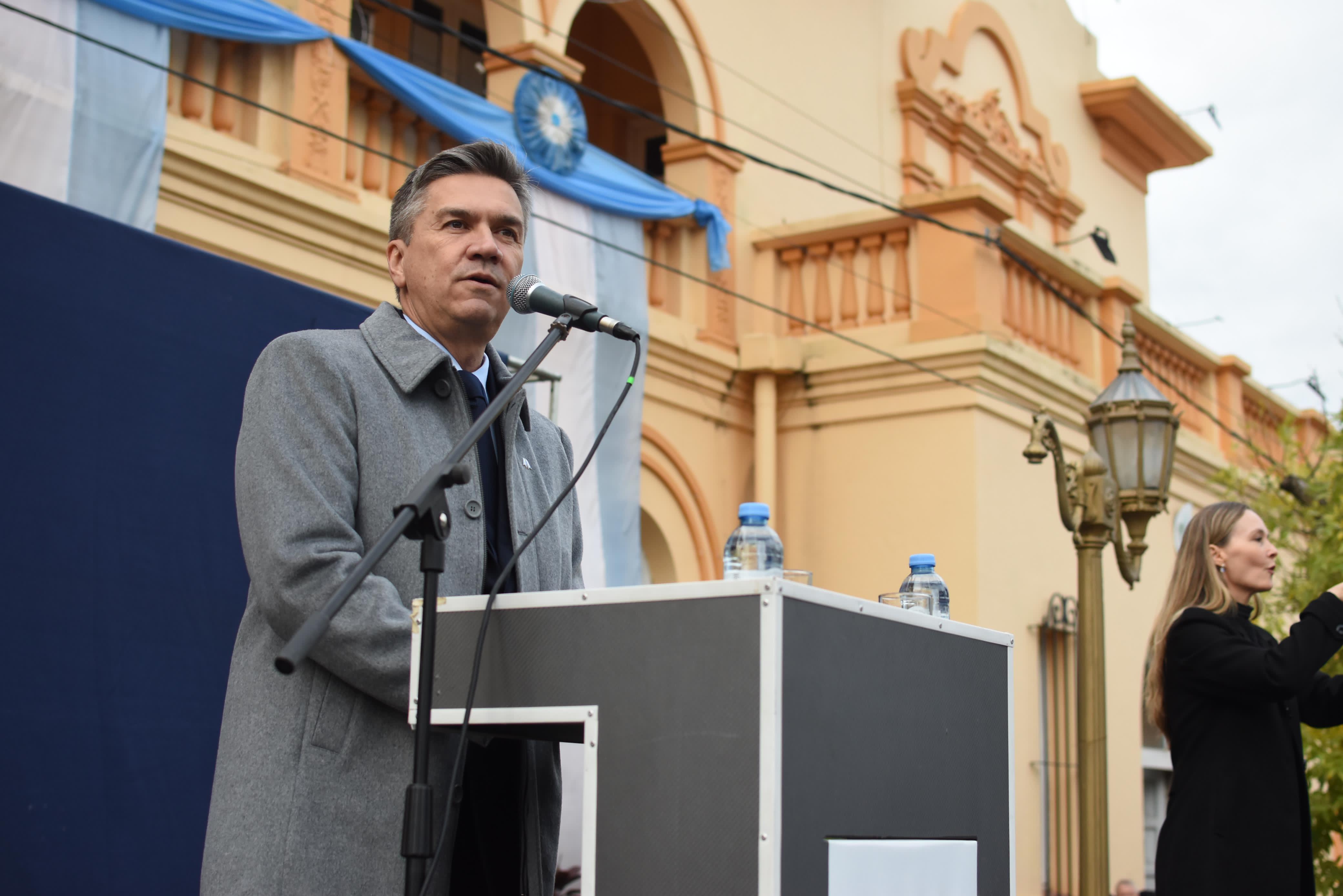 EL GOBERNADOR ZDERO ACOMPAÑÓ EL ACTO CENTRAL POR EL 114° ANIVERSARIO DE VILLA ÁNGELA