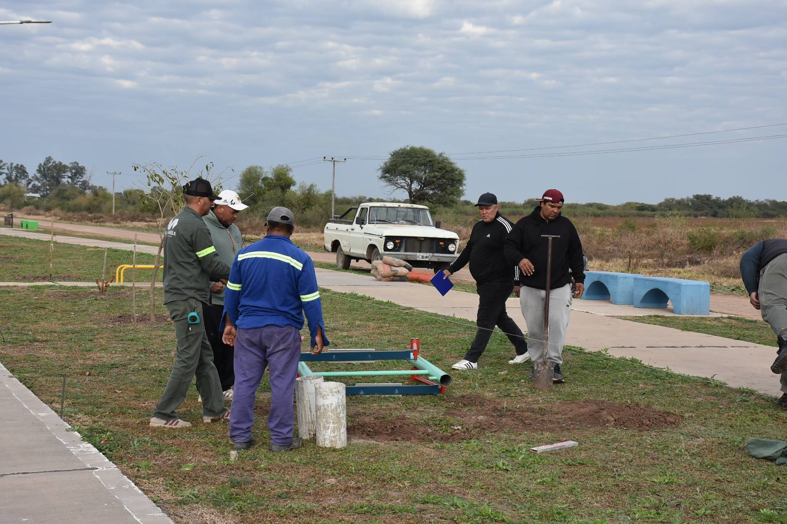 LA MUNICIPALIDAD AVANZA CON FORESTACIÓN, ILUMINACIÓN Y NUEVOS ESPACIOS DEPORTIVOS EN EL ACCESO NORTE