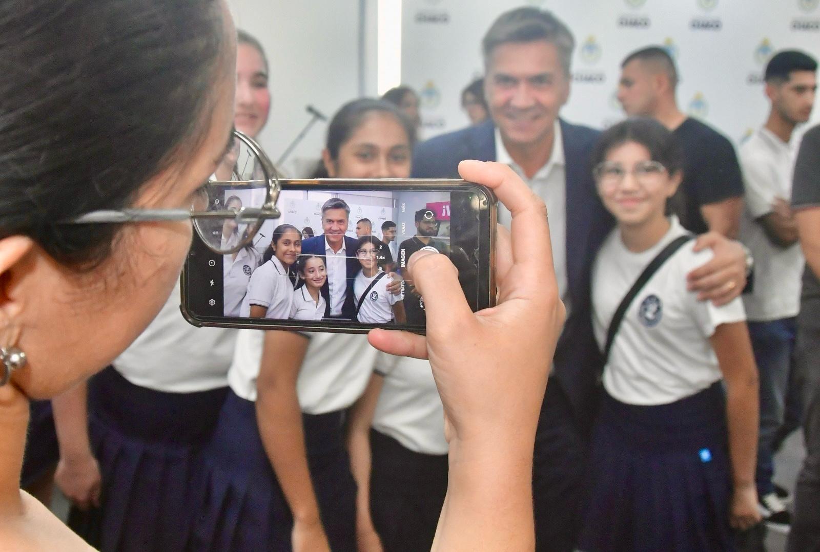 VUELTA A CLASES: EL GOBERNADOR ZDERO ANUNCIÓ ENTREGA DE ELEMENTOS DEPORTIVOS, PARTIDAS DE SOSTENIMIENTO E INSUMOS PARA TODAS LAS ESCUELAS CHAQUEÑAS