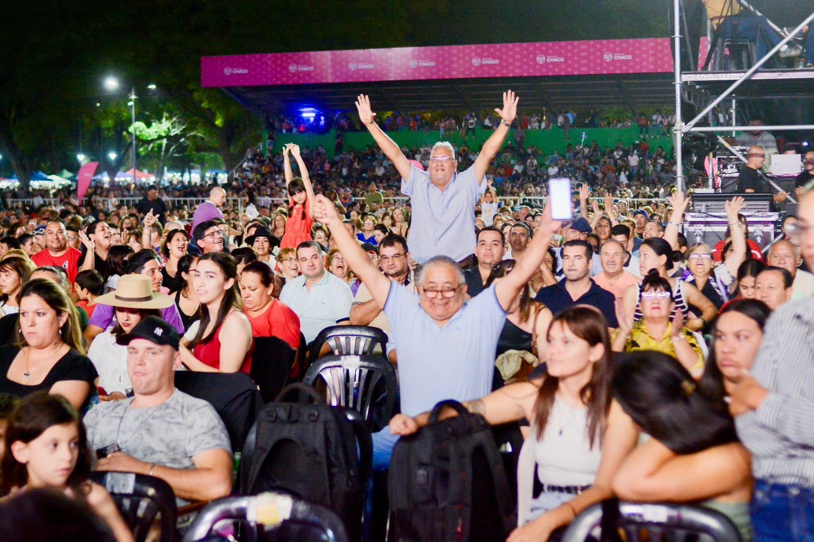 *SEGUNDA NOCHE DE “CHACO VIBRA”: MULTITUDINARIA VELADA QUE REUNIÓ AL FOLCLORE Y A LA CULTURA PARA EL DISFRUTE DE LA REGIÓN*