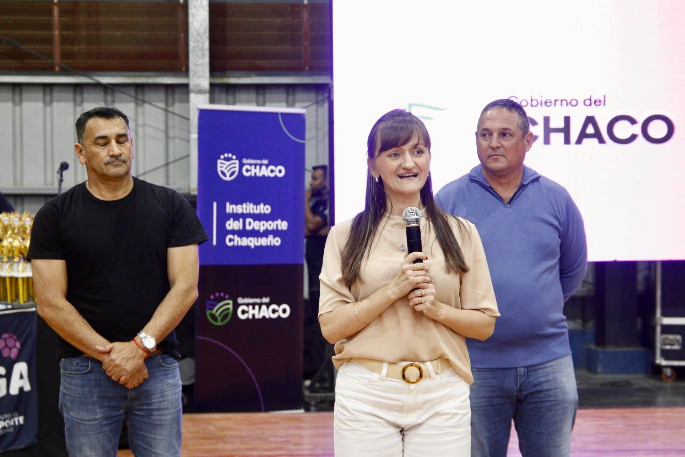 POLIDEPORTIVO JAIME ZAPATA: LA VICEGOBERNADORA SCHNEIDER ACOMPAÑÓ EL CIERRE DE “CHACO JUEGA”