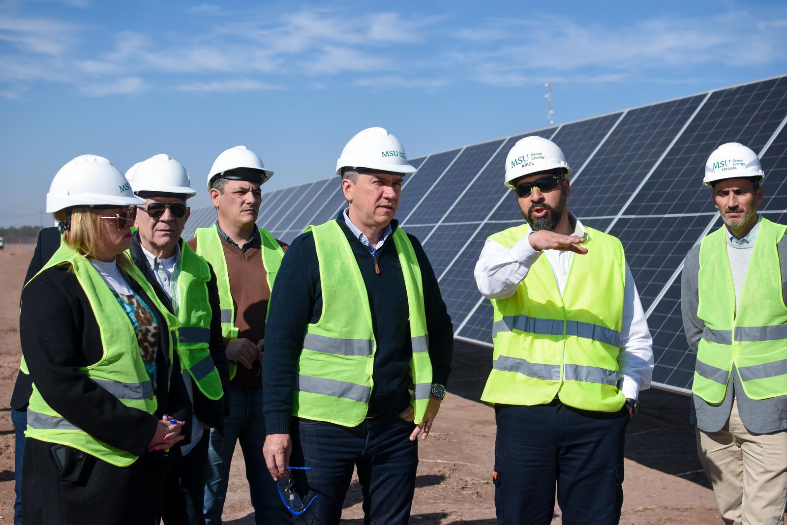 -Histórica innovación energética- *EL GOBERNADOR CONSTATÓ EL AVANCE DEL PARQUE SOLAR DE PAMPA DEL INFIERNO: SE INCORPORAN 130 MEGAVATIOS Y MÁS DE 220.300 PANELES*