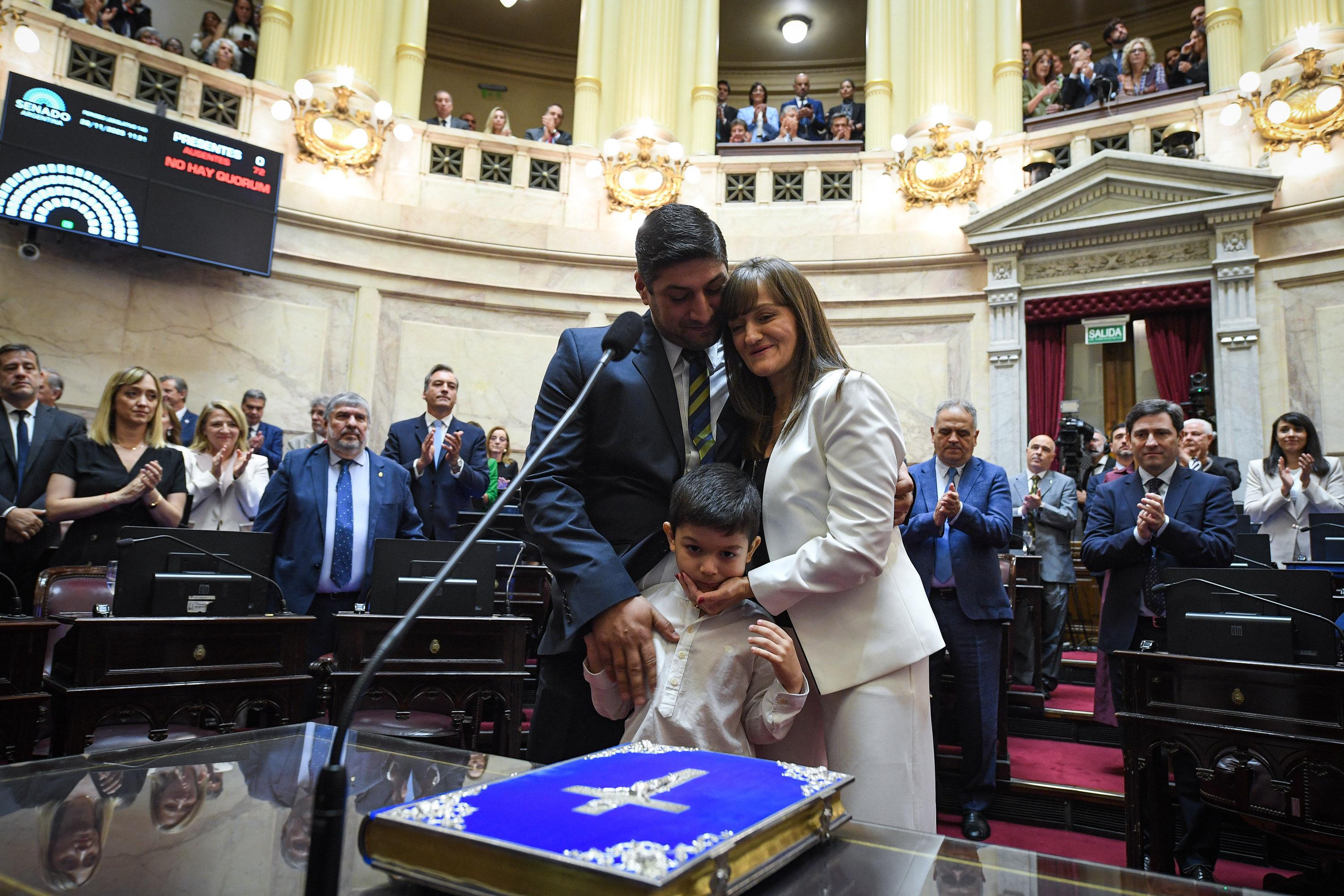 *SILVANA SCHNEIDER JURÓ COMO SENADORA NACIONAL*