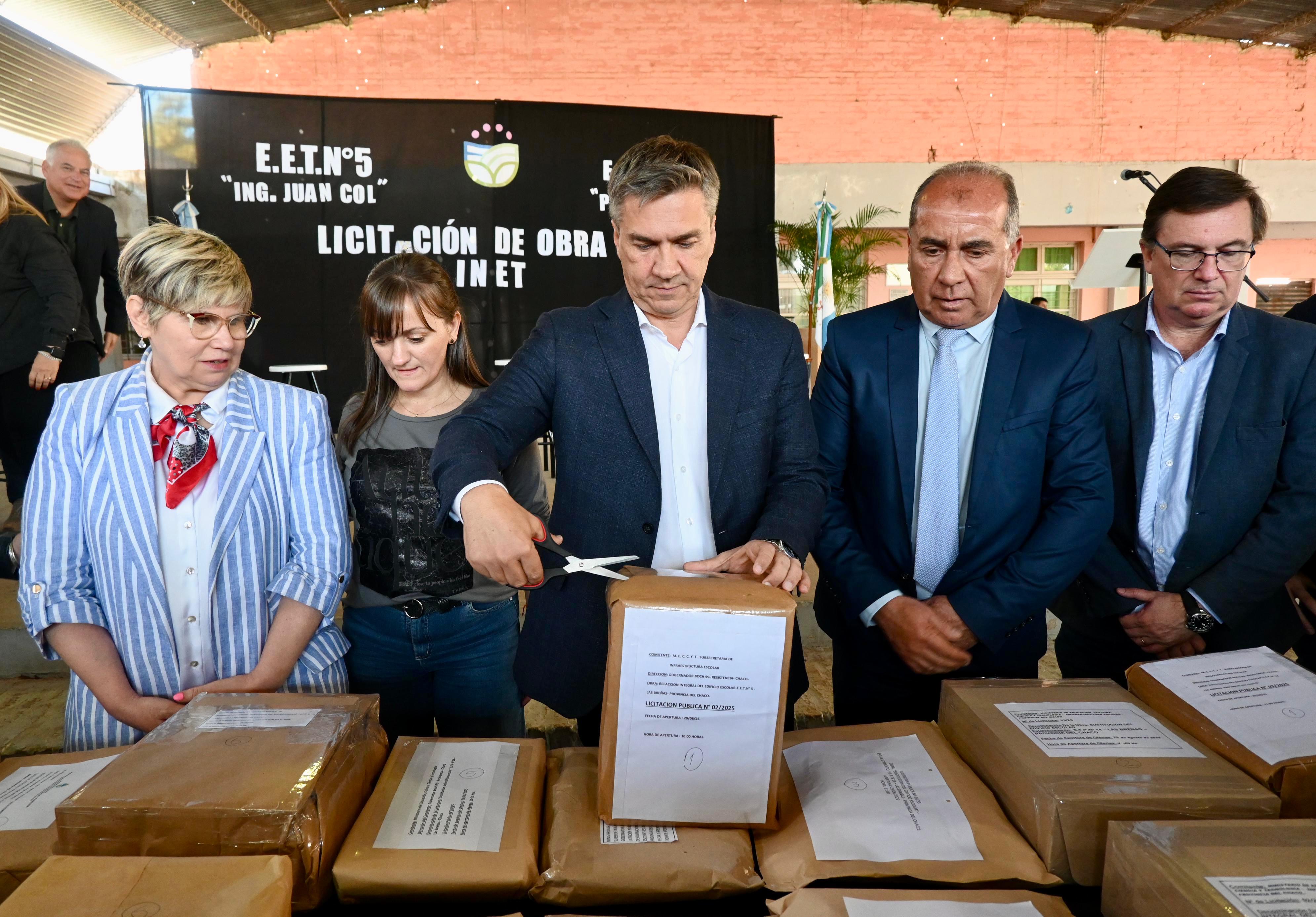 EL GOBERNADOR ZDERO PRESIDIÓ LA APERTURA DE SOBRES PARA LA CONSTRUCCIÓN DE LA EFP N°14 Y LA REFACCIÓN INTEGRAL DE LA EET N°5