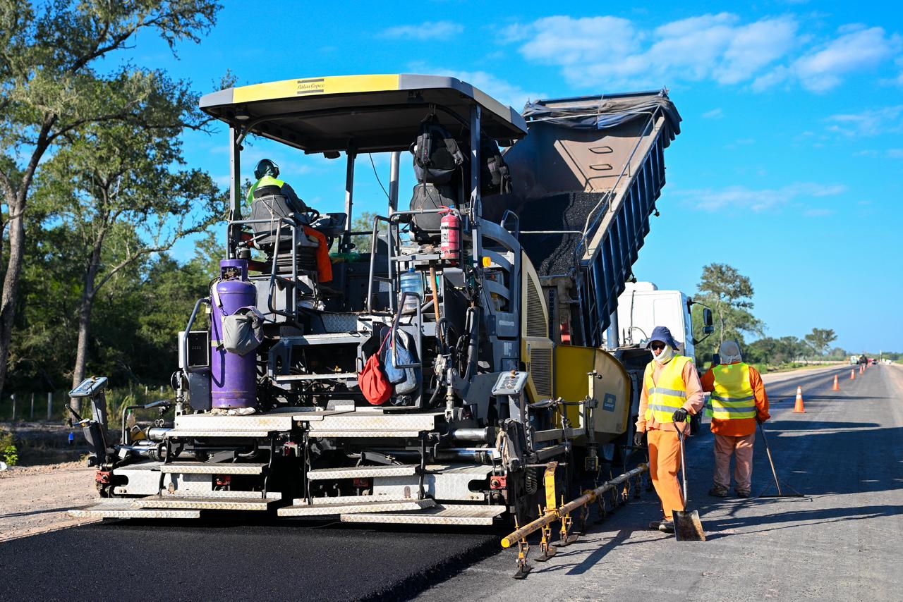AVANZA LA PAVIMENTACI&Oacute;N DE LA RUTA PROVINCIAL N&deg; 13 ENTRE COTE LAI Y CHARADAI